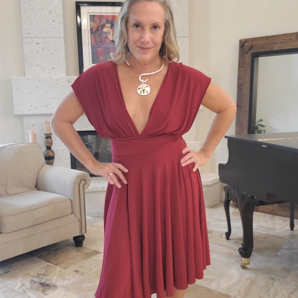 Dark red stretchy White House Black Market convertable top - Picture 6 of 10